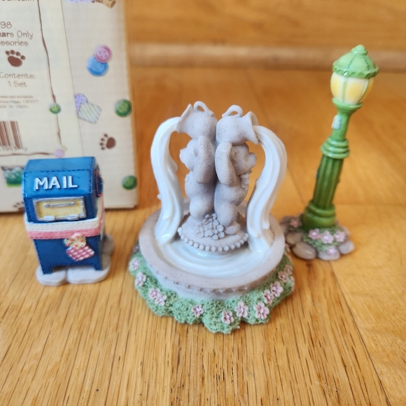 Cherished Teddies "Mailbox, Lamppost, and Water Fountain - Picture 3 of 6